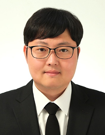 송정훈 사진